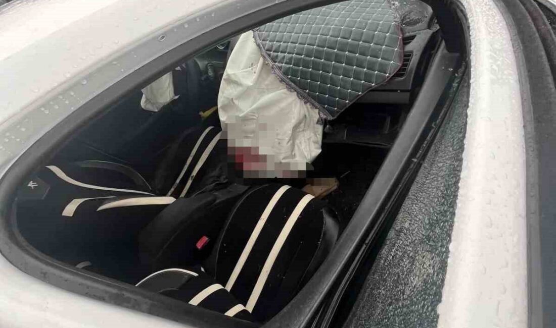 Şanlıurfa’nın Siverek ilçesinde meydana gelen trafik kazasında, iki aracın çarpışması