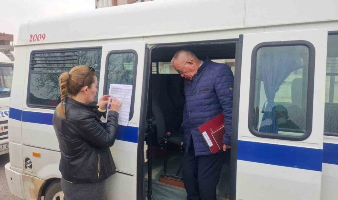 Sarıgöl ilçesinde öğrenci taşıyan servis araçlarına yönelik gerçekleştirilen denetimlerde güvenlik