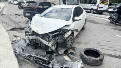 İstanbul Sarıyerİstanbul Sarıyer ilçesinde bir otomobilin kontrolünden çıkarak karşı şeride