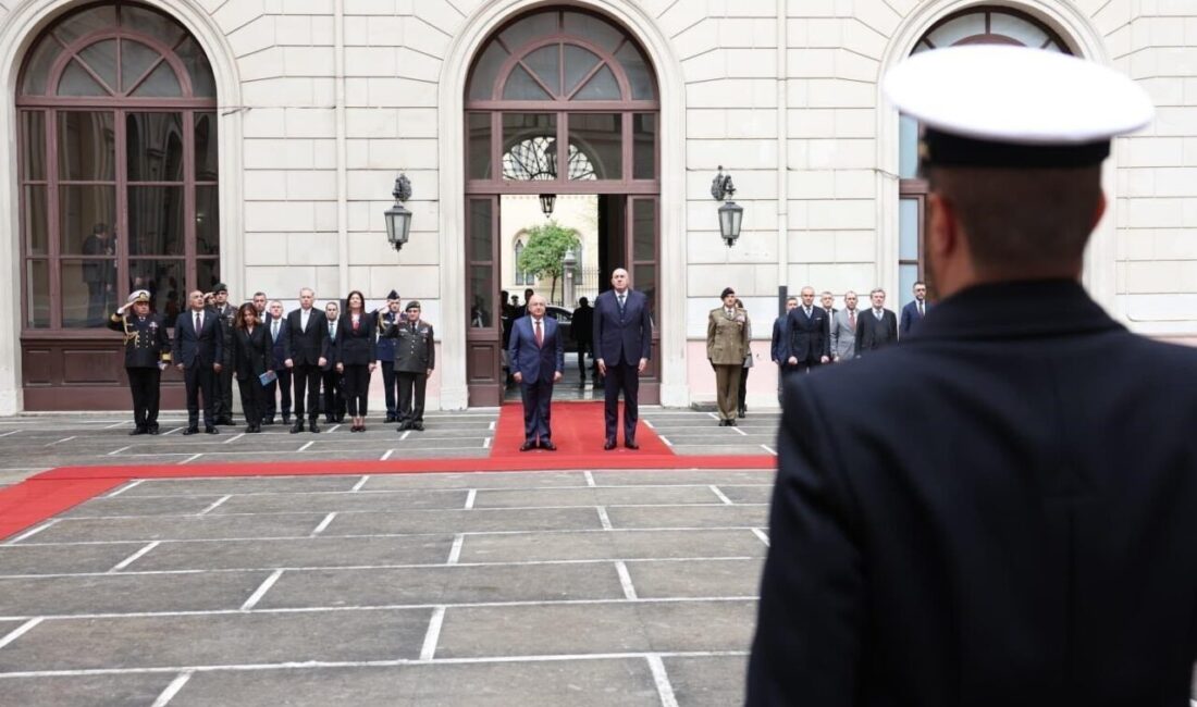 Türkiye’nin Milli Savunma Bakanı Yaşar Güler, resmi bir ziyaret için