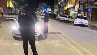 Yozgat’ın Şefaatli ilçesinde İlçe Emniyet Müdürlüğü ekipleri tarafından gece saatlerinde