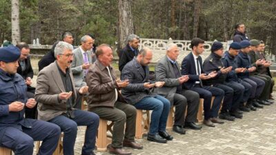 Manisa’da 1998 yılında vefat eden Hava Pilot Teğmen Yavuz Eracar,