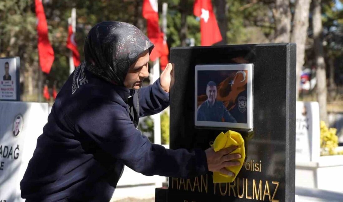 Kırıkkale’de Ramazan Bayramı öncesinde şehitliğin bakımı ve temizliği için görevlendirilen