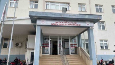 Antalya’nın Serik ilçesindeki Serik Devlet Hastanesi’nde, kocasının göğüs hastalıkları servisinde