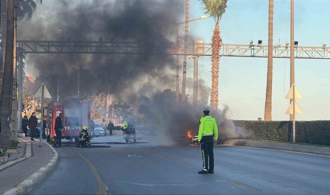 Mersin’de seyir halinde olan bir otomobil alev aldı ve içerisinde
