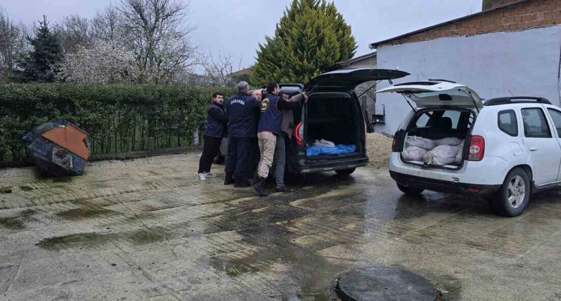 İstanbul Silivri’de at etinin piyasaya sürüleceği bilgisini alan jandarma ekipleri