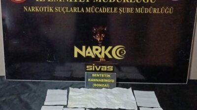 Sivas ilinde gerçekleştirilen narkotik operasyonunda kağıda emdirilmiş 8 bin 330