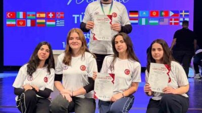 Sivas Selçuk Anadolu Lisesi öğrencileri, İstanbul’da düzenlenen Uluslararası Fibonacci Robot