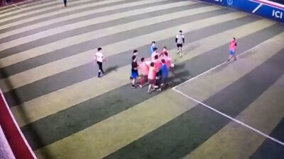Nilüfer ilçesindeki bir halı saha maçında iki takım arasında çıkan
