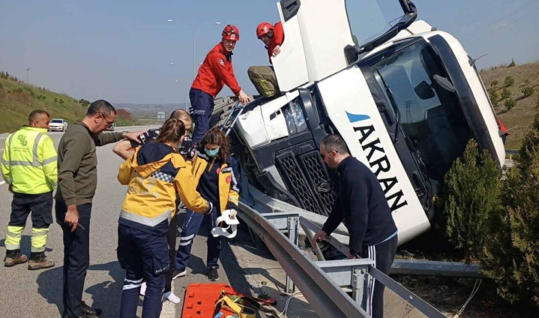 Balıkesir’in Susurluk ilçesinde meydana gelen tek taraflı trafik kazasında sıkışan