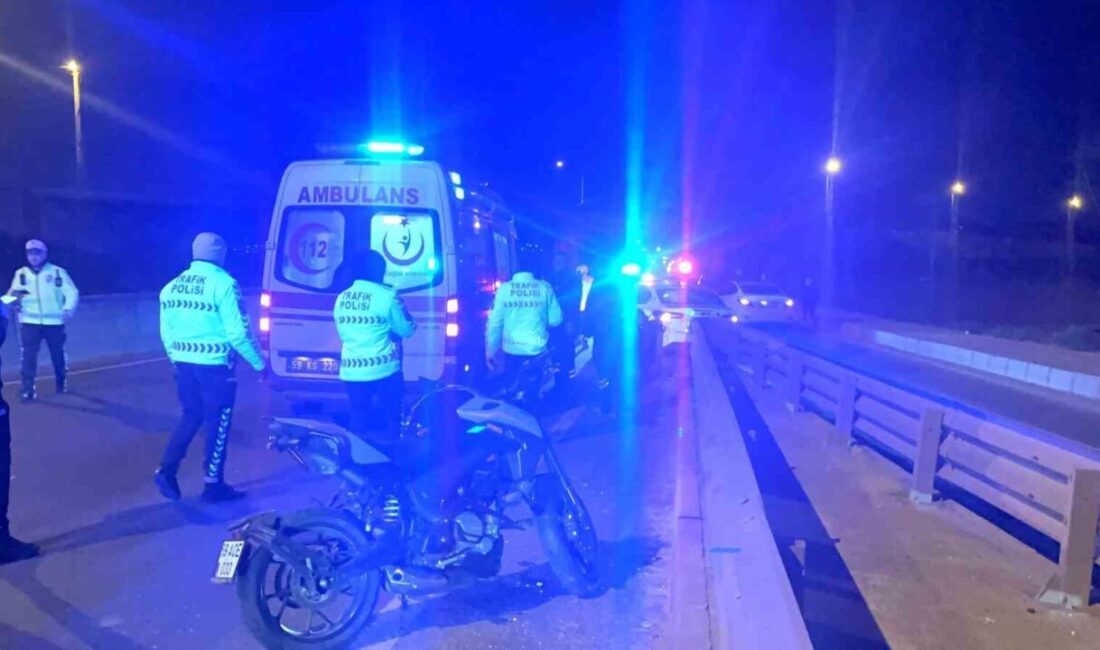 Çorlu’da meydana gelen trafik kazasında iki motosiklet çarpıştı ve üç