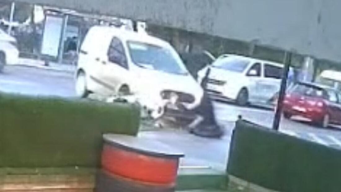 Çorlu ilçesinde, Kazımiye Mahallesi Salih Omurtak Caddesi’nde otomobil ile çarpışan