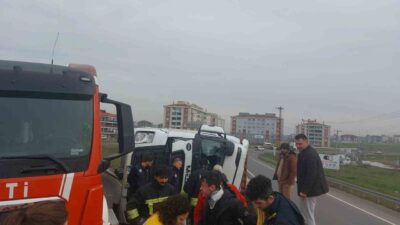 Tekirdağ’da bir tır, virajı alamayarak bariyerlerin üzerine devrildi. Kazanın ardından