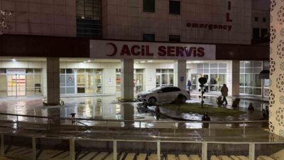 Kocaeli’nin İzmit ilçesinde, bir kişinin cadde ortasında tekme ve yumruklarla