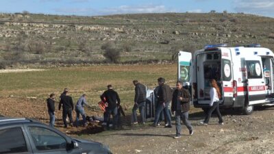 Gercüş ilçesinde meydana gelen trafik kazasında, bir araç telefon direğine