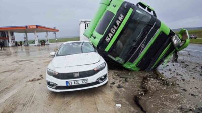 Kocaköy ilçesinde meydana gelen bir trafik kazasında, seyir halindeki bir