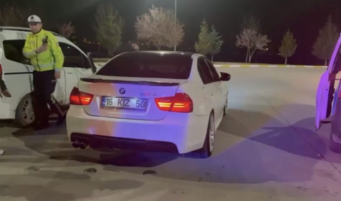 Erbaa ilçesinde trafik ekipleri tarafından gerçekleştirilen denetimlerde kurallara uymayan bir