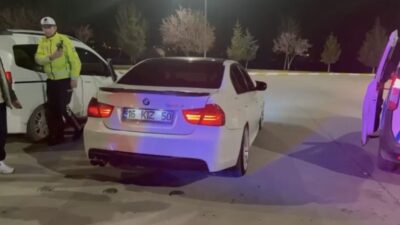 Erbaa ilçesinde trafik ekipleri tarafından gerçekleştirilen denetimlerde kurallara uymayan bir