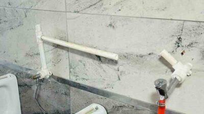 Tomarza ilçesinde bulunan Cumhuriyet Mahallesi’ndeki İncilli Çavuş Parkı’nda, erkek tuvaletlerine