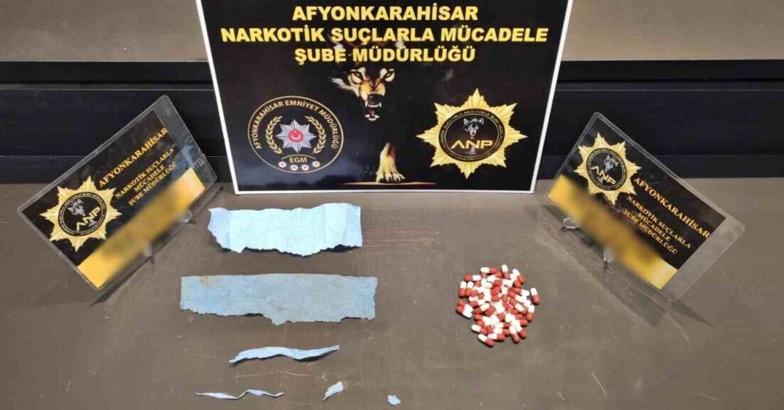 Afyonkarahisar’da gerçekleştirilen polis operasyonunda, uyuşturucu satıcıları olarak bilinen torbacılara yönelik