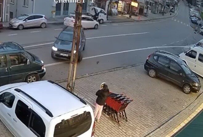Trabzon’un Ortahisar ilçesinde, yolun karşısına geçmeye çalışan Öznur Kazaz isimli