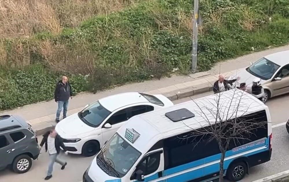 Bursa’nın Yıldırım ilçesinde, bir otomobil sürücüsü ile motosiklet sürücüsü arasında