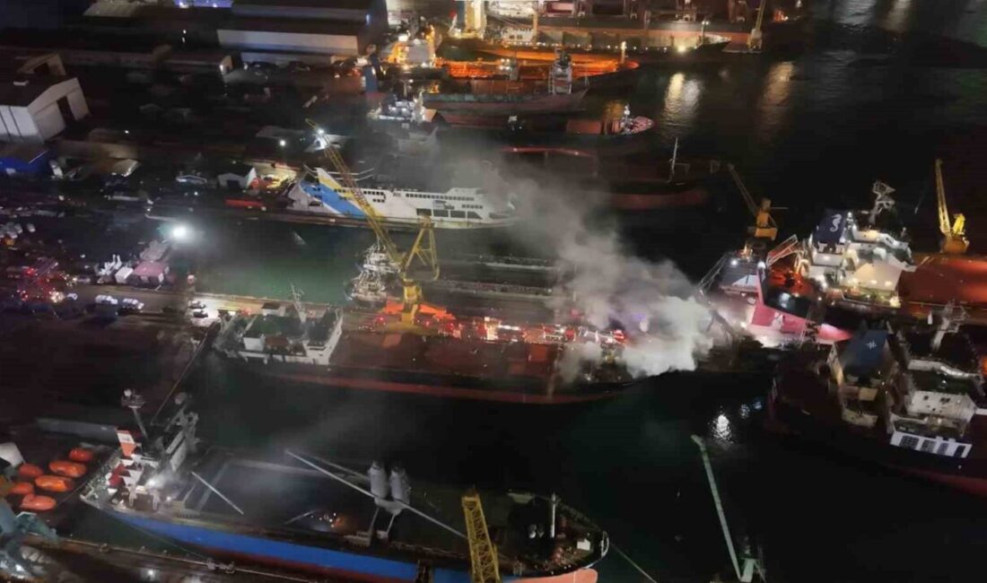 İstanbul’un Tuzla ilçesindeki Kuzey Star Tersanesi’nde demirli bulunan bir kuru