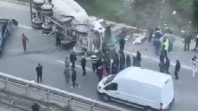 Ümraniye’de bir araca çarpan beton mikserin sürücüsü yaralandı. Olay, iddiaya