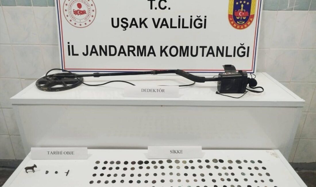 Uşak’ta jandarma ekipleri tarafından gerçekleştirilen operasyonda birçok sikke ve tarihi