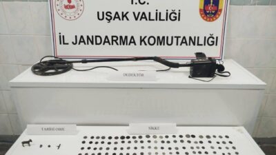Uşak’ta jandarma ekipleri tarafından gerçekleştirilen operasyonda birçok sikke ve tarihi