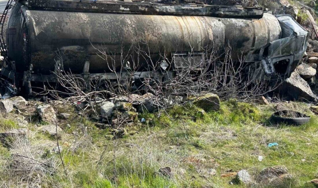 Uşak’ta bir mazot yüklü akaryakıt tankeri şarampole devrildi ve yangın