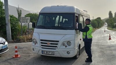 Uşak ilinde polis ve jandarma birimleri tarafından okul çevresi ve