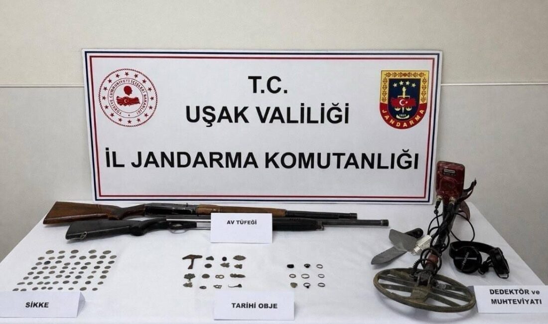Banaz ilçesinde Jandarma ekipleri tarafından gerçekleştirilen operasyonda birçok sikke ve
