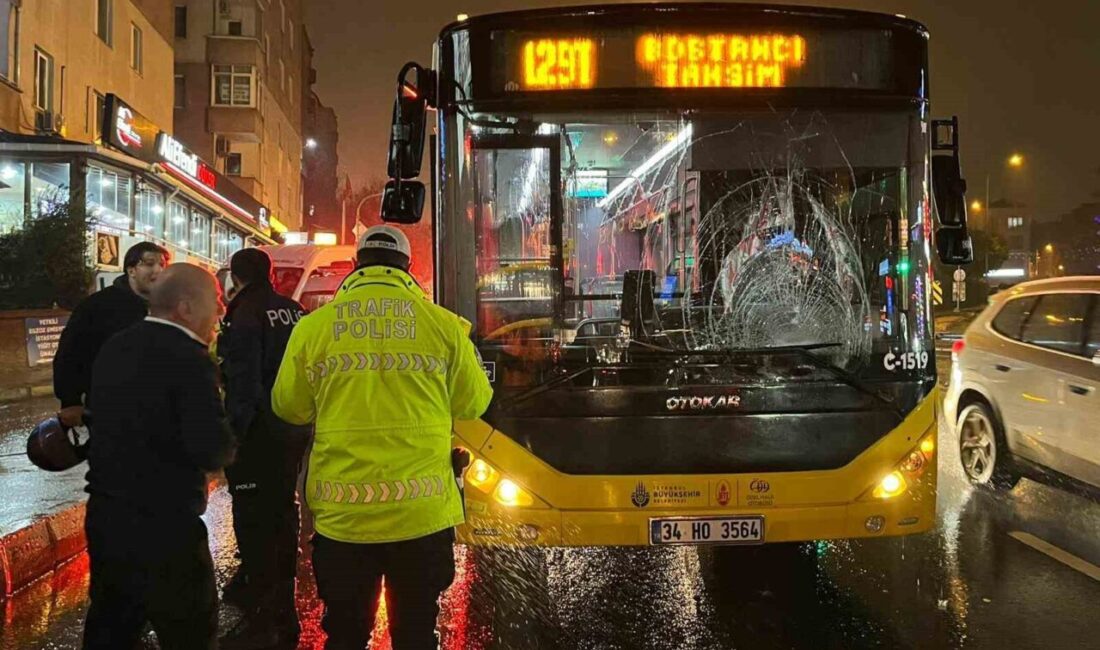Üsküdar’da, kırmızı ışıkta yaya geçidinden karşıya geçmek isterken İETT otobüsü