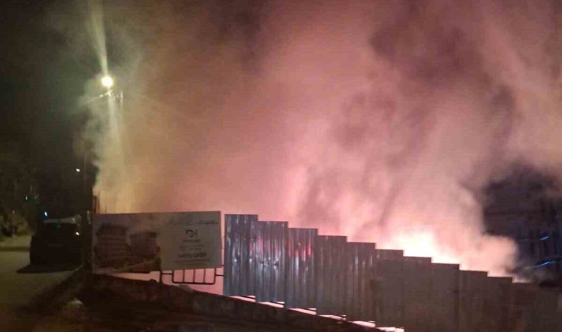 Üsküdar’da bir şantiye alanında yangın çıktı ve itfaiye ekipleri hızla