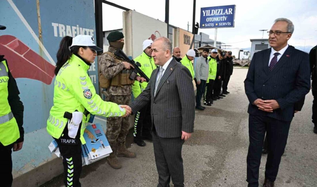 Elazığ Valisi Numan Hatipoğlu, trafik denetleme noktalarını ziyaret ederek jandarma