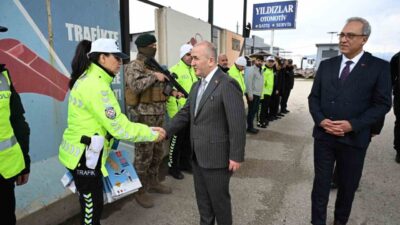 Elazığ Valisi Numan Hatipoğlu, trafik denetleme noktalarını ziyaret ederek jandarma