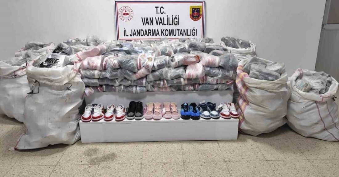 Van’ın Başkale ilçesinde gerçekleştirilen operasyonda 492 adet gümrüksüz kaçak eşya