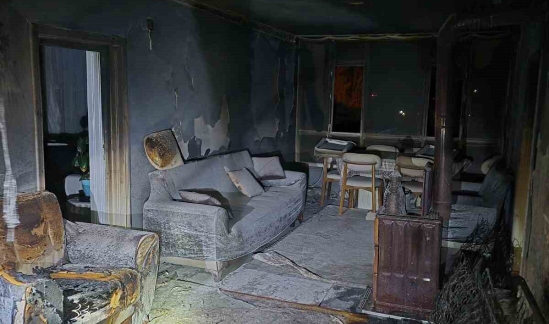 Van’ın Muradiye ilçesinde Ünseli Mahallesi’nde meydana gelen yangın, itfaiye ekipleri