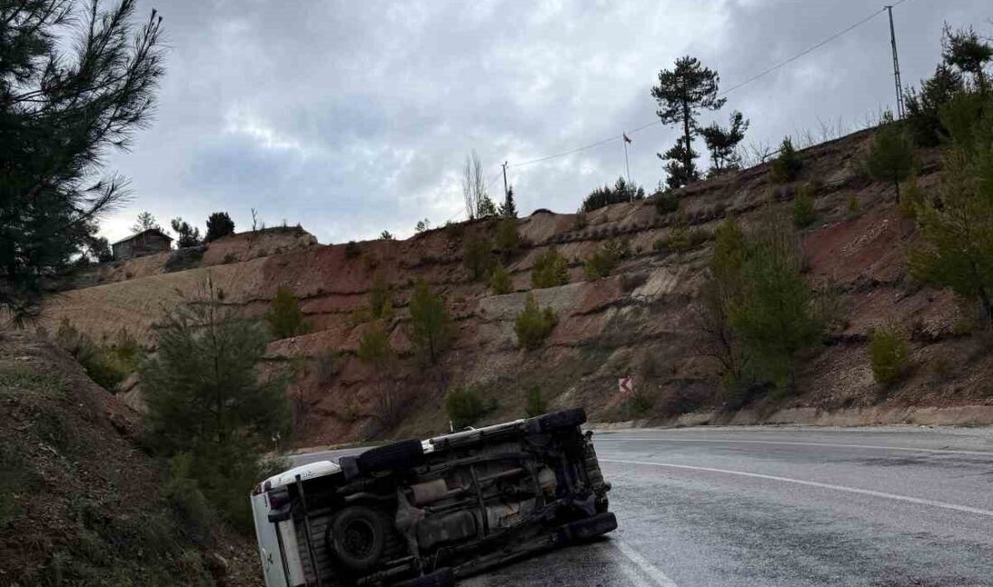 Denizli’de yağışlı hava nedeniyle meydana gelen bir trafik kazasında kontrolü
