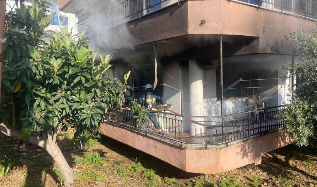 Antalya’nın Serik ilçesinde bulunan bir evde çıkan yangın, itfaiye ekiplerinin