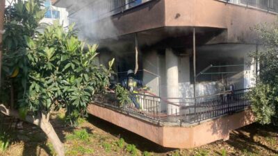 Antalya’nın Serik ilçesinde bulunan bir evde çıkan yangın, itfaiye ekiplerinin