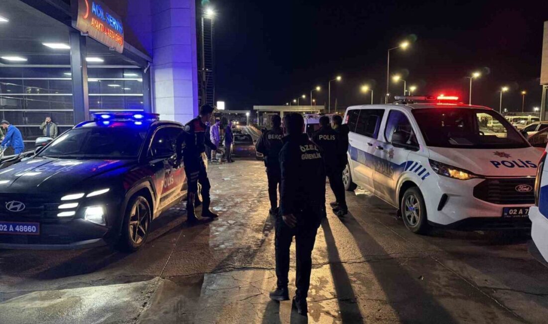 Adıyaman şehrinde meydana gelen trafik kazasının ardından hastanede tedavi gören