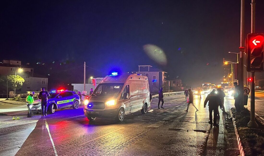 Kula ilçesinde, D300 Karayolu üzerinde yaşlı bir kadına otomobil çarptı.
