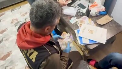 Antalya’da, kendilerini polis olarak tanıtarak 4 ayrı vatandaşı yüksek kâr