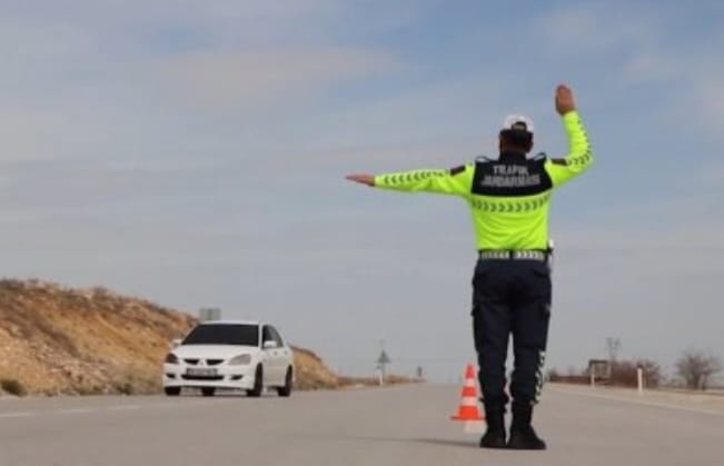 Yozgat’ta trafik güvenliğini tehlikeye atan bir sürücüye ağır yaptırım uygulandı.