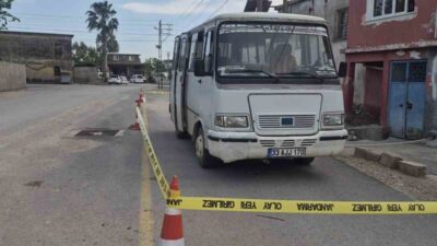 Mersin’in Tarsus ilçesinde, park manevrası sırasında babasının aracının altında kalan