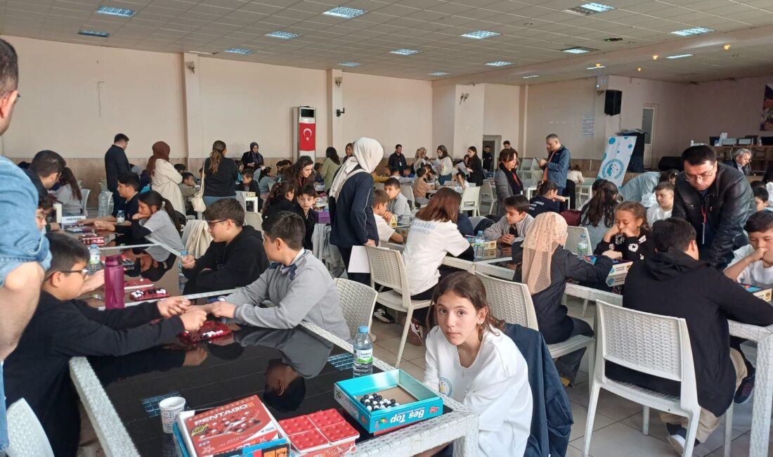 Yozgat’ın Yerköy ilçesinde düzenlenen Akıl ve Zekâ Oyunları Turnuvası, öğrencilerin
