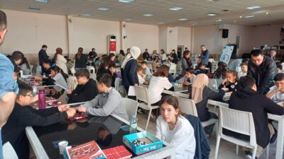 Yozgat’ın Yerköy ilçesinde düzenlenen Akıl ve Zekâ Oyunları Turnuvası, öğrencilerin