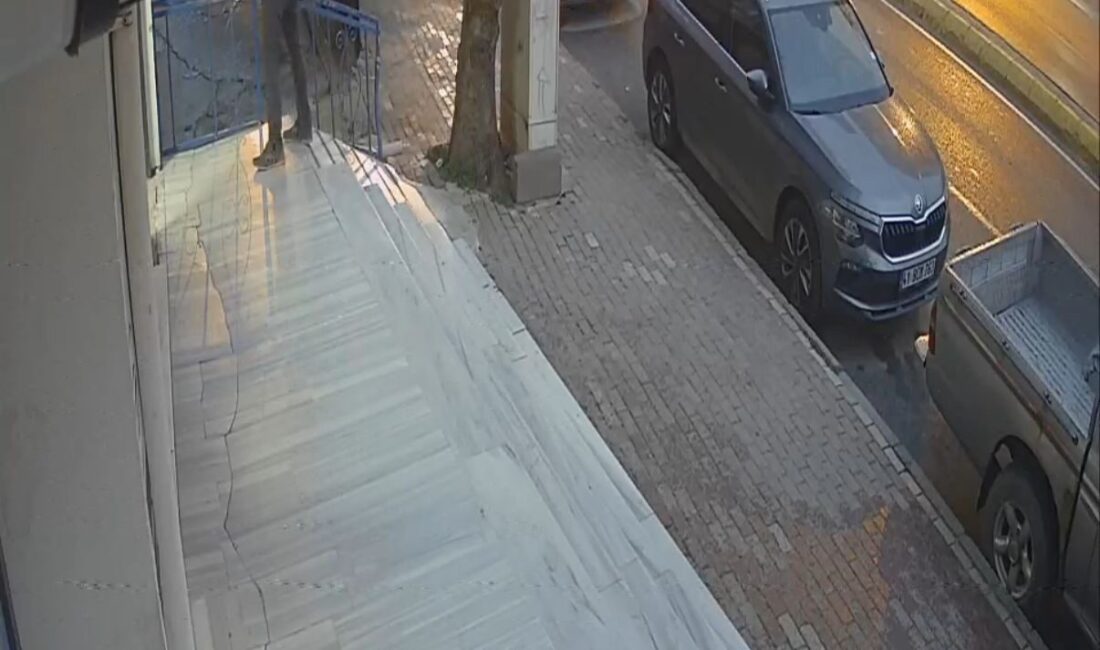 Gebze ilçesinde meydana gelen trafik kazasında bir sürücü, bir otomobile,